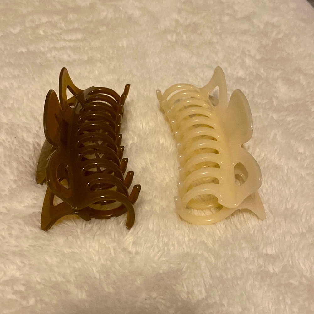 Brown and white hair claws from SHEIN
